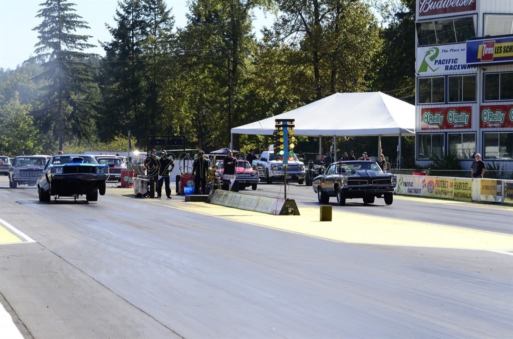 Dave Stoltz photo of Chris & Torri side-by-side at the GM Nationals during qualifying in the Hot Rod class!